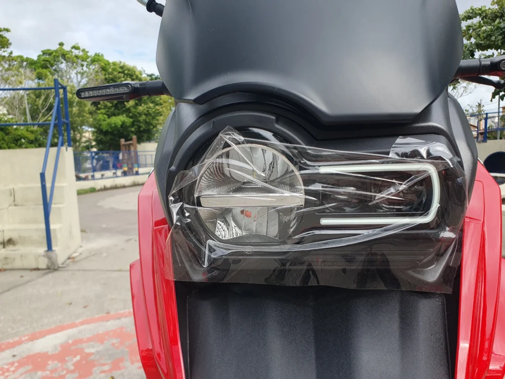 Farol dianteiro Full LED com plastico protetor de fabrica da moto zero km Shineray Storm 200