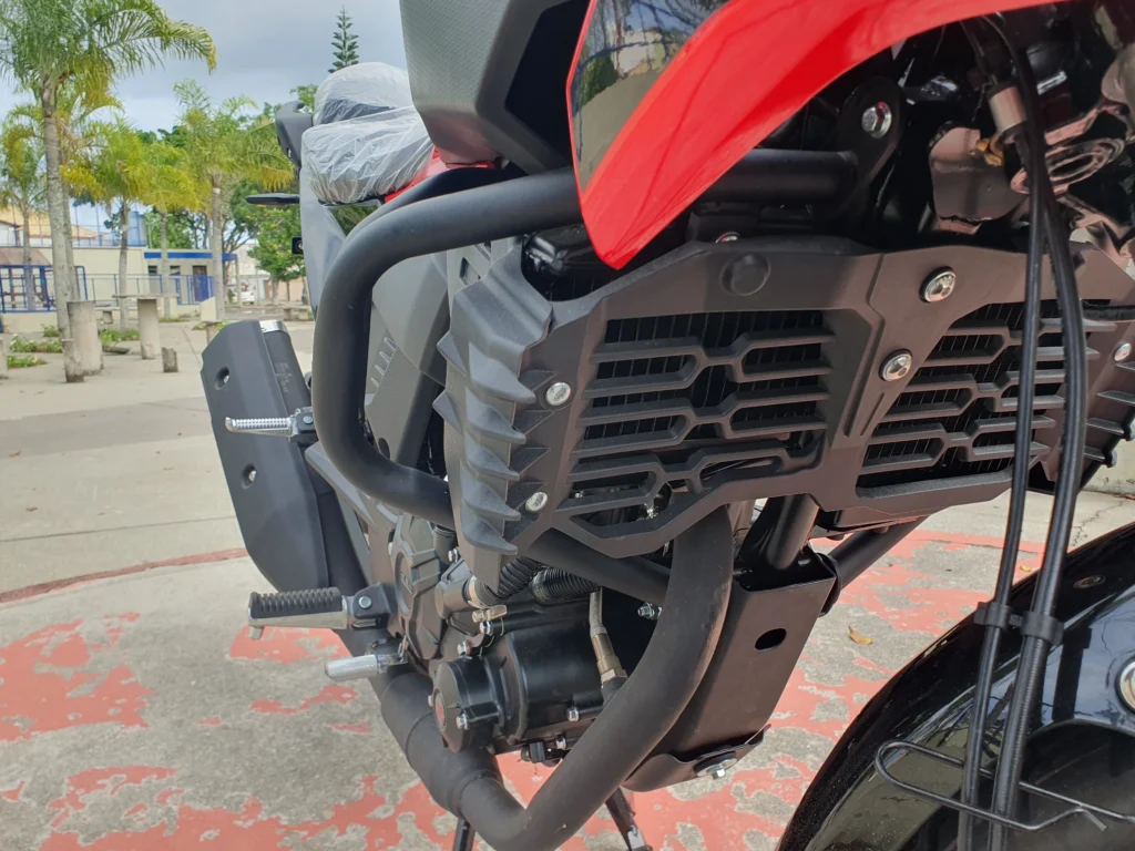Radiador de arrefecimento liquido com grade protetora da Shineray Storm 200