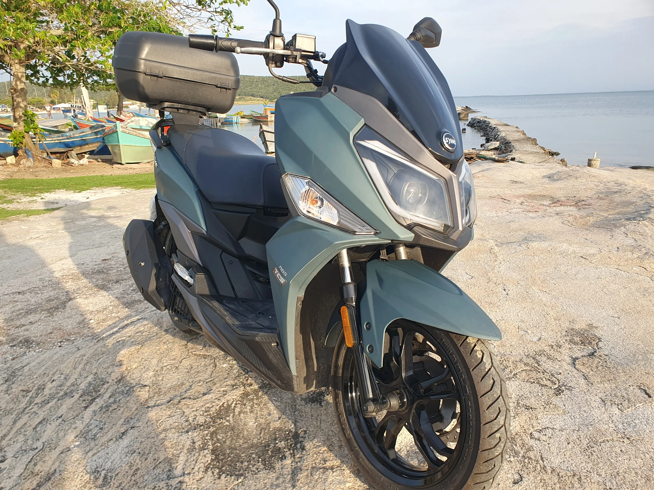 Scooter SYM Cruisym 150 2026 verde em teste de 5 meses