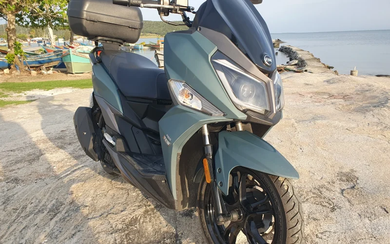 Scooter SYM Cruisym 150 2026 verde em teste de 5 meses